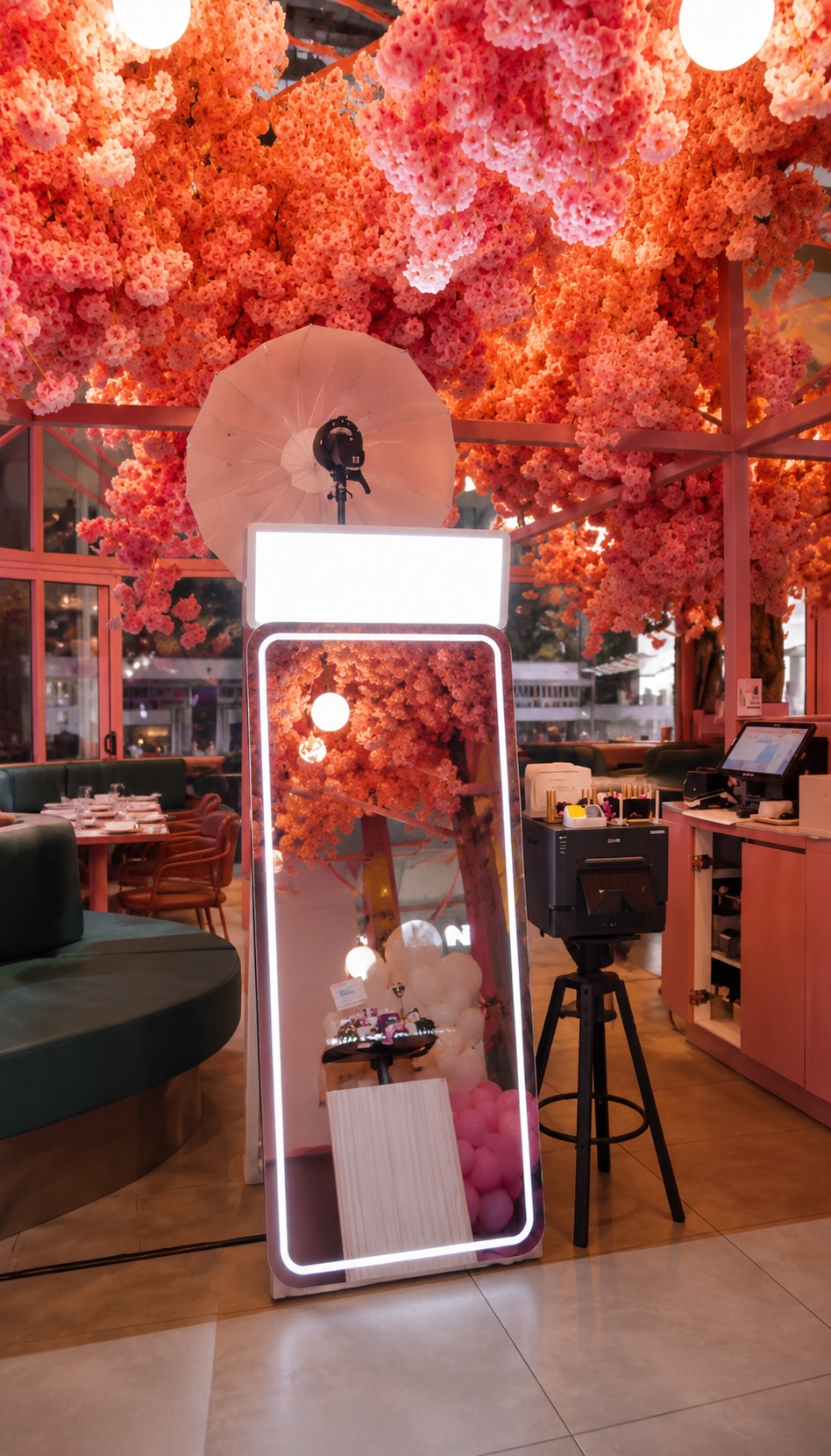 Miroir selfie LUMEA installé pour une fête
